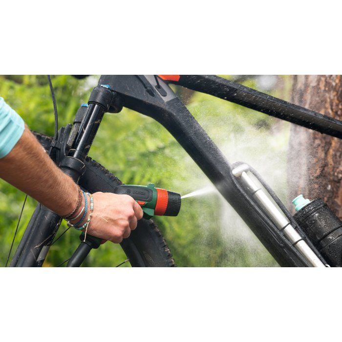 Idropulitrice a batteria BOSCH (per biciclette) - Fontus 18V-6 - Batteria 18V 2.0Ah + caricabatteria AL1820 - Serbatoio 6L