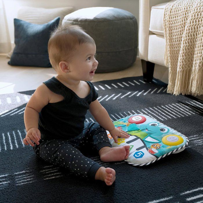 BABY EINSTEIN Ocean Explorers Neptune's Kick & Explore tappetino da gioco musicale, giocattolo per culla, dalla nascita