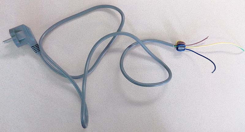 GRUPPO CAVO DI ALIMENTAZIONE SPINA UE 2 POLI E MESSA A TERRA